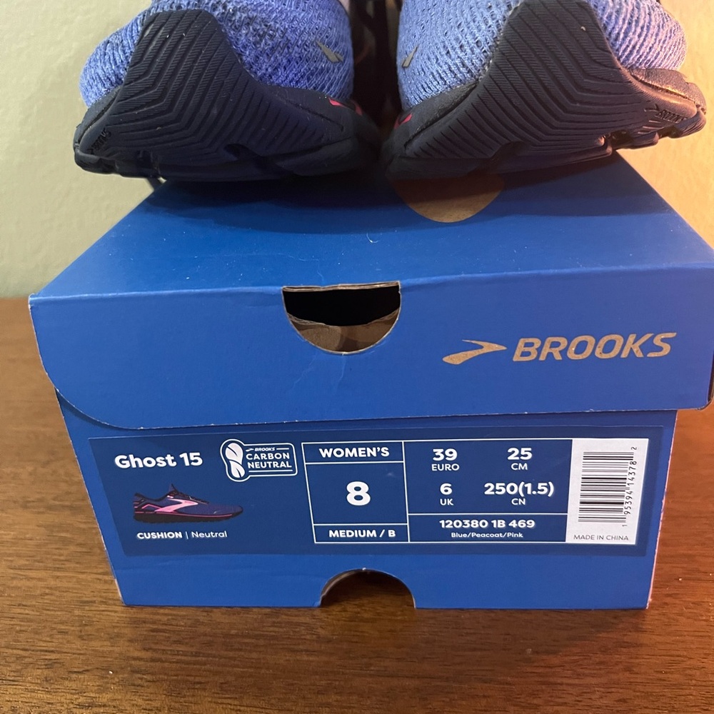 Slightly worn Brooks Ghost 15 Running Shoes - 8M